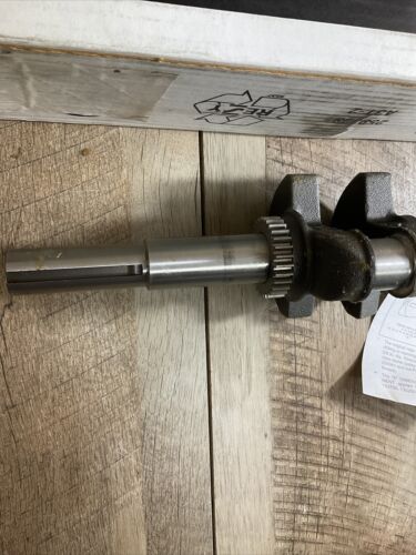 Briggs & Stratton 495655 New NOS Crankshaft Genuine OEM Part (6922765467831)